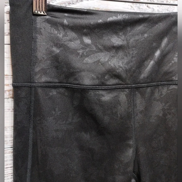 Athleta Barre Stirrup Midnight Garden Leggings size Small Black‎ Floral Dance - Picture 2 of 10